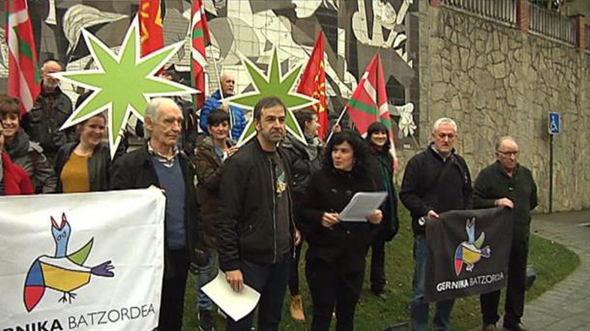 Comparecencia de Independentistak realizada hoy en Gernika. Foto: EiTB