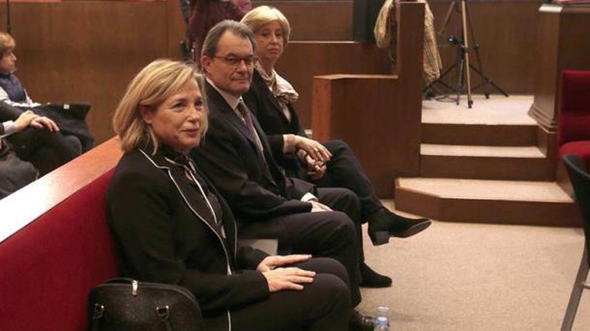 Irene Rigau, Artur Mas y Joana Ortega, durante el juicio por el 9N. EFE