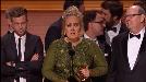 Adele arrasa en los Grammys, con cinco gramófonos