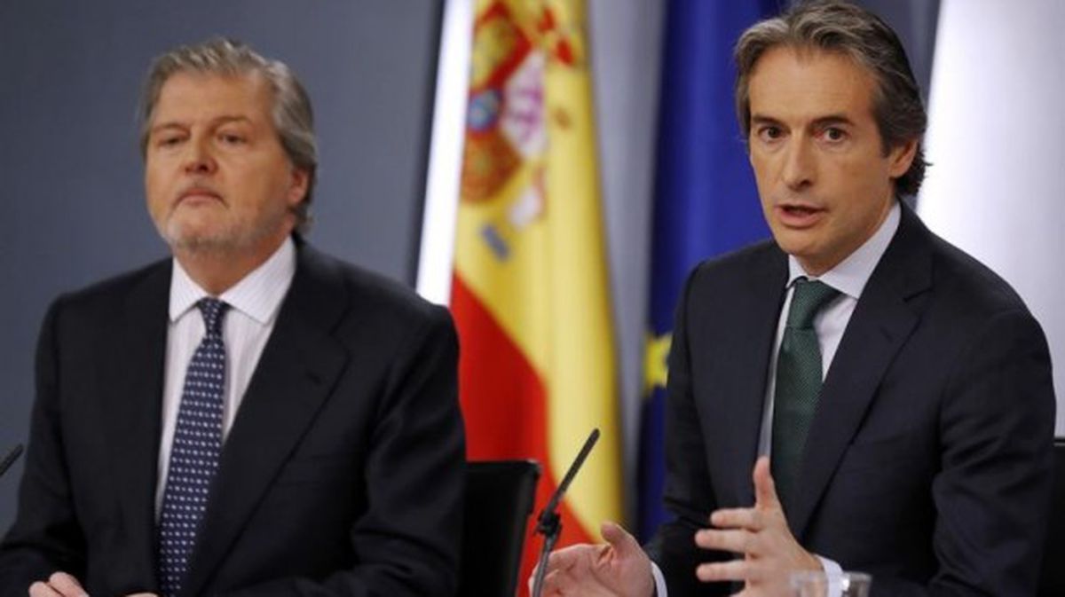 Los ministros Iñigo Méndez de Vigo e Iñigo de la Serna. Foto: EFE