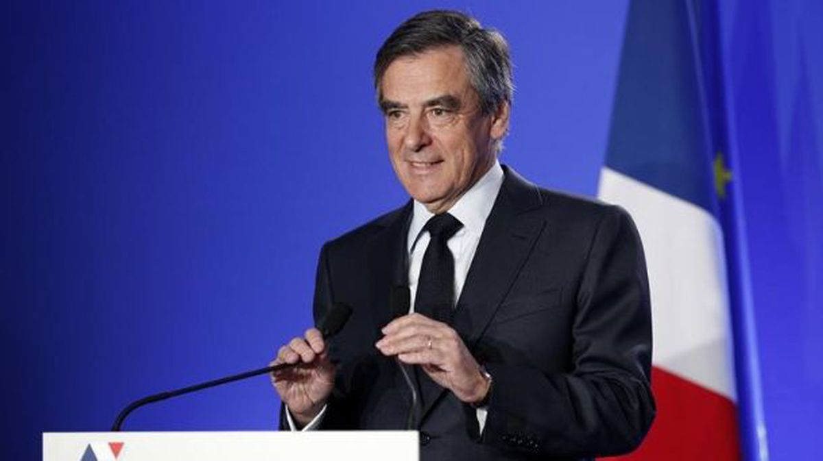 Dimite Thierry Solere, el portavoz de campaña de François Fillon