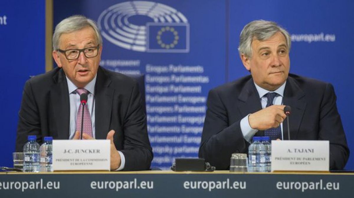 Juncker eta Tajani, Europako etorkizuna erabakitzeko liburu zuriaren aurkezpenean. Argazkia: EFE