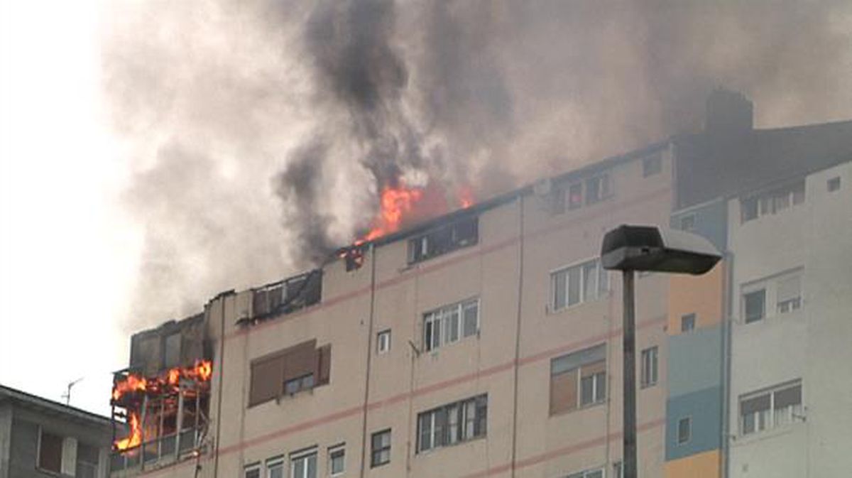 Incendio en un edificio de viviendas de Sestao