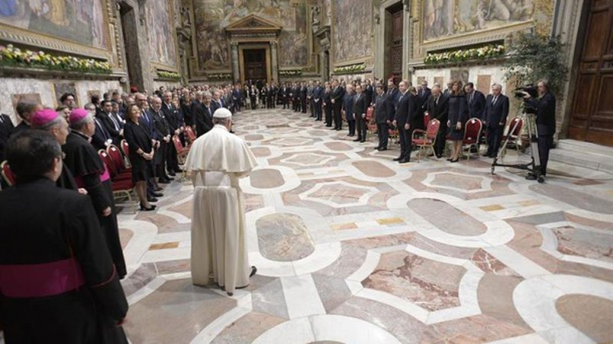 El papa Francisco ante los 27 líderes europeos. Foto: EFE