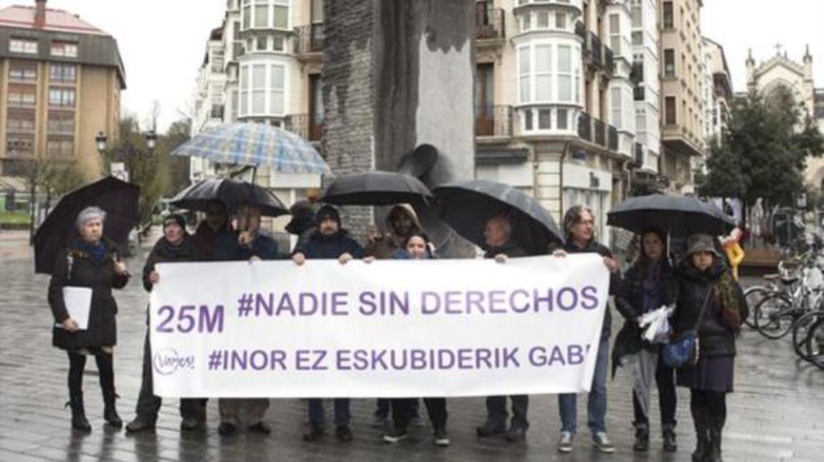 Podemos Euskadik Gasteizen egin duen elkarretaratzea. Argazkia: EFE
