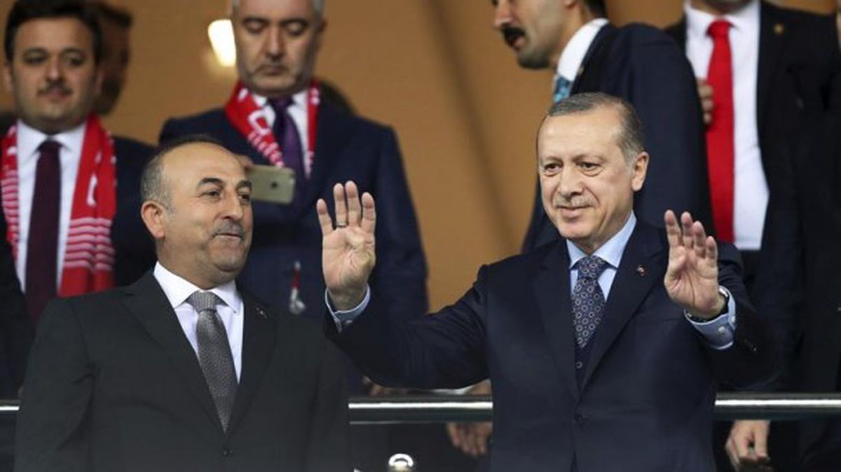 El ministro del Exterior, Mevlut Cavusoglu, y el presidente turco, Recep Tayyip Erdogan. EFE
