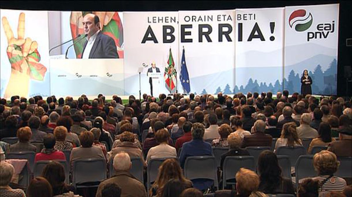 Andoni Ortuzar, durante su intervención en Barakaldo. Foto: EiTB