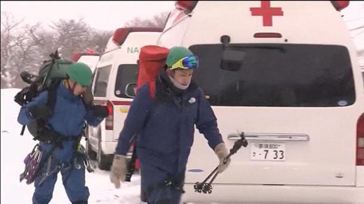Rescate tras la avalancha de nieve mortal en Japón