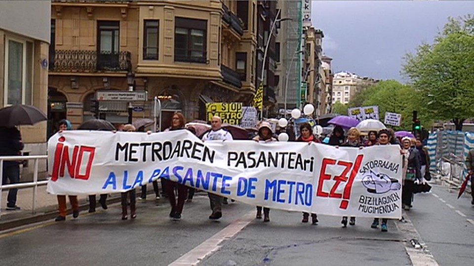 Metroaren aurkako manifestazio baten artxiboko argazkia