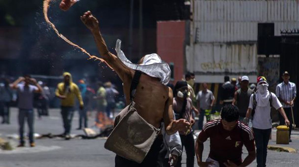 La policía venezolana disuelve una marcha opositora