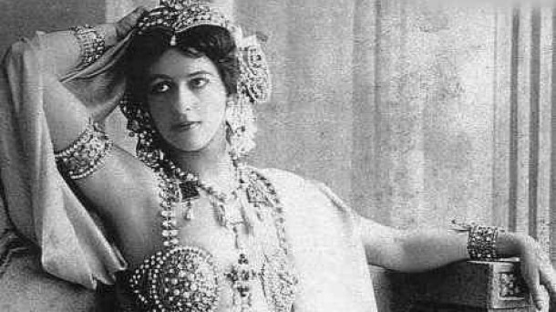 Locusta. Mata Hari. Poemas de Ángela Figueroa. David Hockeney