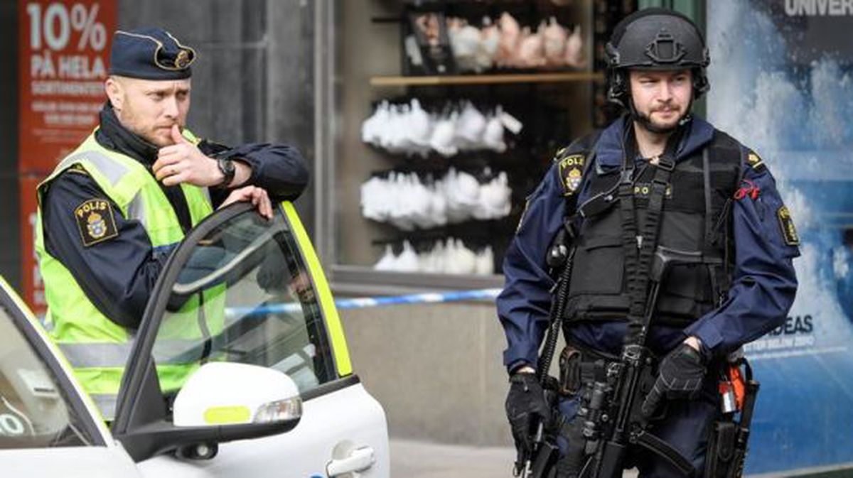 Policía sueca ejerciendo labores de vigilancia. Foto: EFE