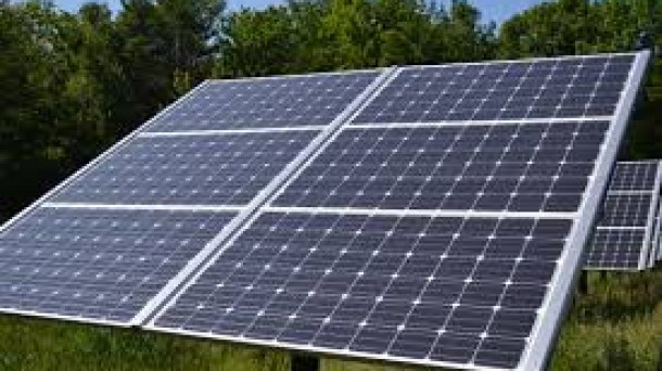 Irabazi pide que se reparen los paneles solares distribuidos por Vitoria