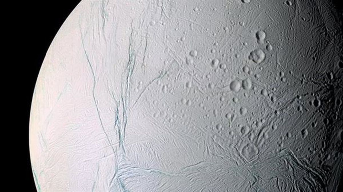 Encélado, una de las lunas de Saturno