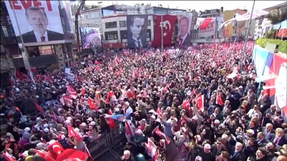 Erdogan cierra la campaña en Estambul rodeado de miles de seguidores