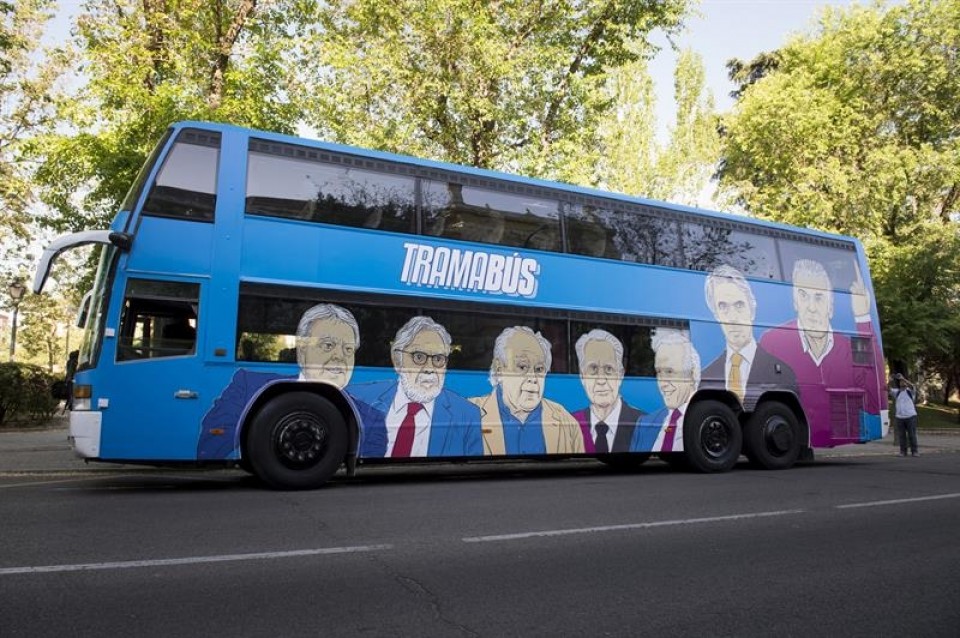Autocar "Tramabus" de Podemos. EFE