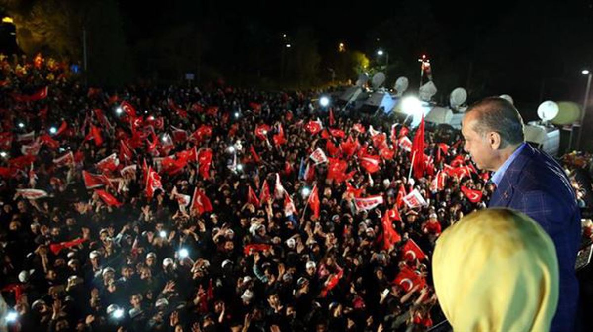 Recep Tayip Erdogan, celebra la victoria tras el referéndum. EFE