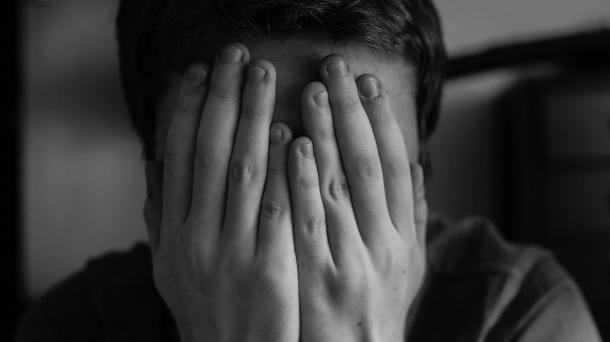 Causas, mitos y alarmas de suicidio en adolescentes