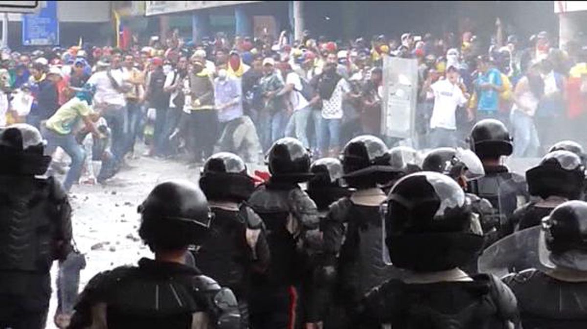 Segurtasun-indarrek oposiziogileen protestak desegin dituzte Caracasen