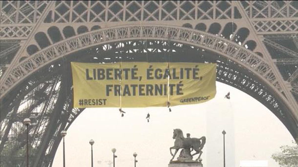 Pancarta desplegada por Greenpeace. EITB