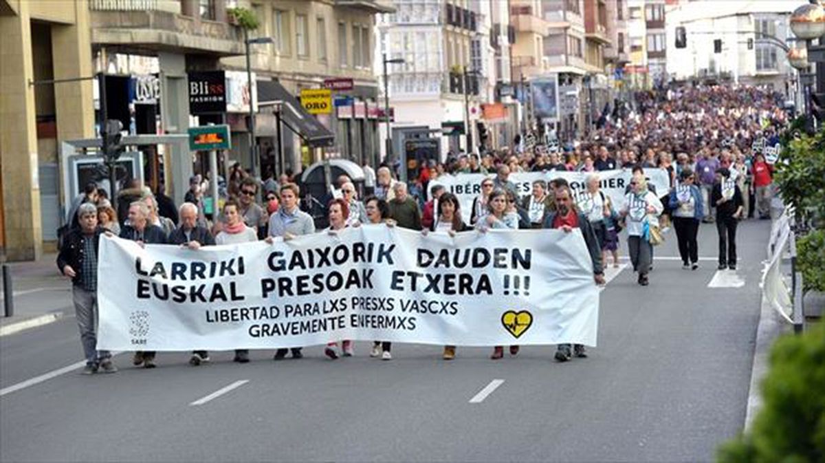 Manifestación de Sare en Vitoria por la libertad de los presos gravemente enfermos. Foto: EFE