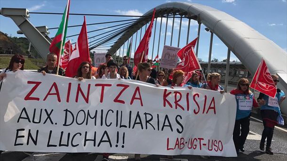 Protesta de los trabajadores a domicilio. Foto: UGT Sanidad Euskadi @UGTsanidadeuska