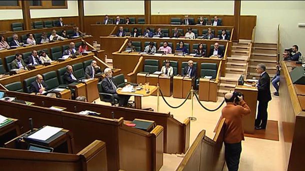 El Parlamento Vasco rechaza crear un foro para analizar el proceso catalán