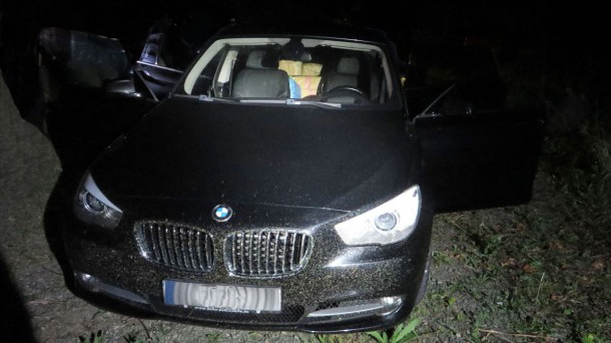 Vehículo en el que han encontrado 26 fardos de hachís. Foto: Guardia Civil