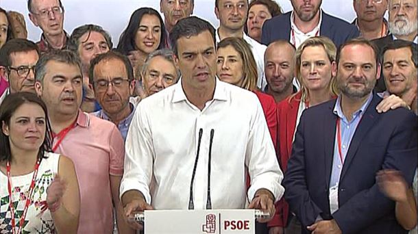 'Sanchezek PSOEren jarrera aldaketa Twitter bidez iragartzea ez da ohikoa'