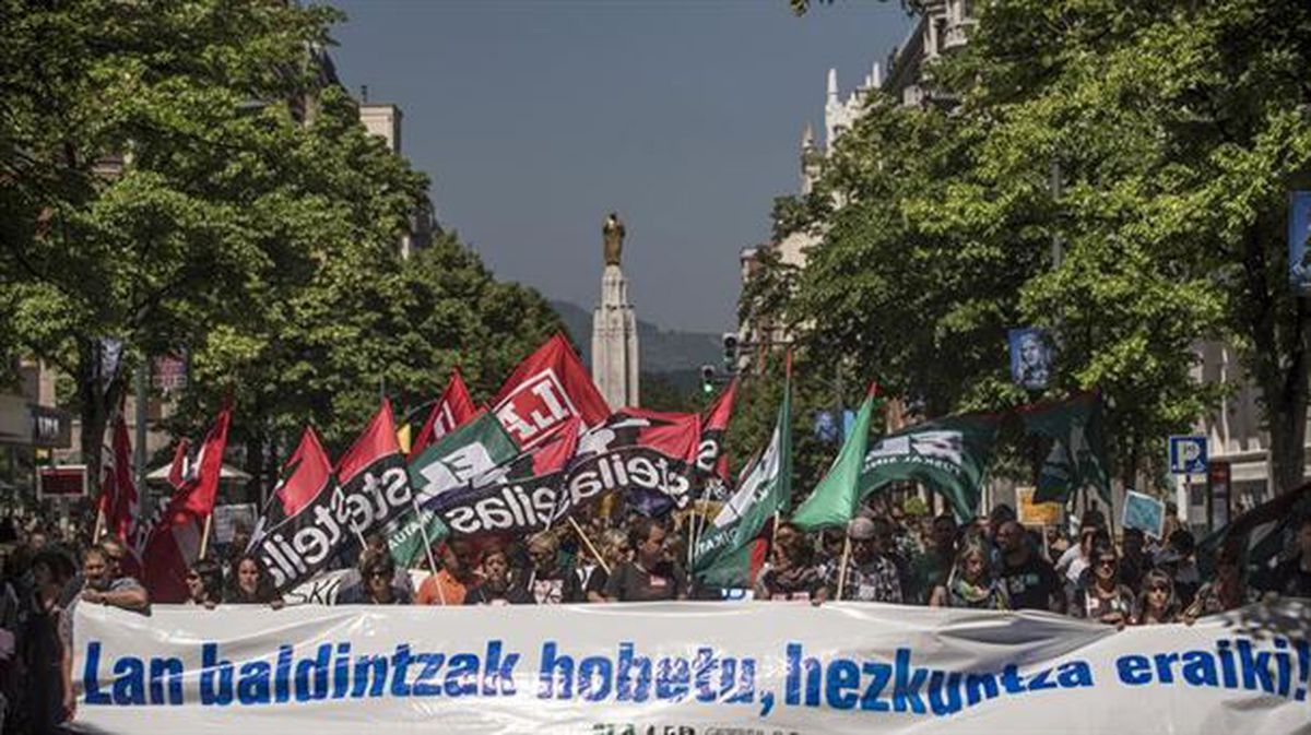 Imagen de una manifestación de los trabajadores de Educación en Bilbao