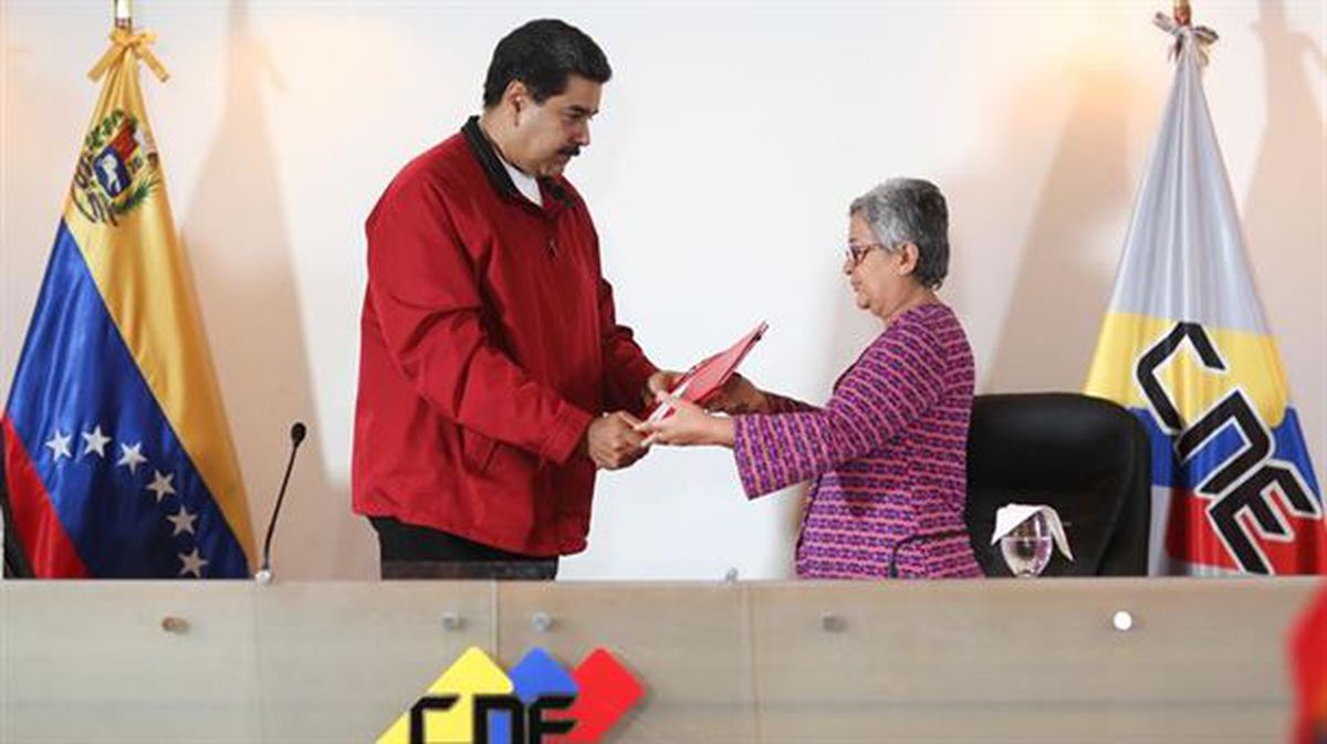 Maduro y la presidente del CNE de Venezuela. Foto: EFE