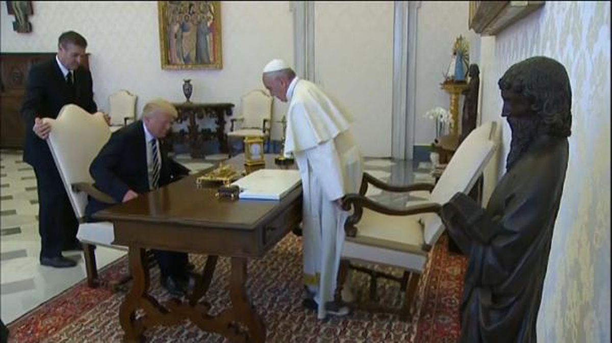Donal Trump y el papa Francisco, hoy, en el Vaticano. EFE. 