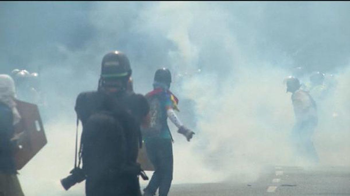 Maduroren kontrako protestak hasi zirenetik 56 pertsona hil dira Venezuelan