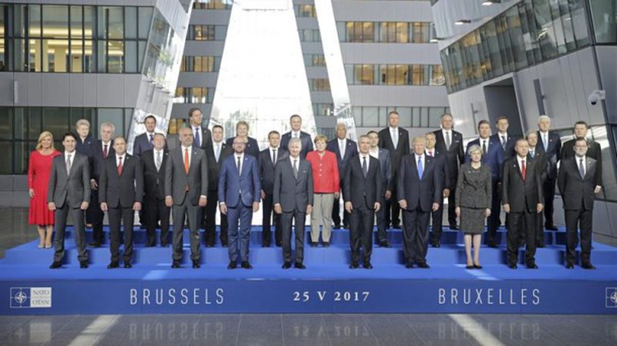 Foto de familia de los miembros de la OTAN en Bruselas. FOto: Efe
