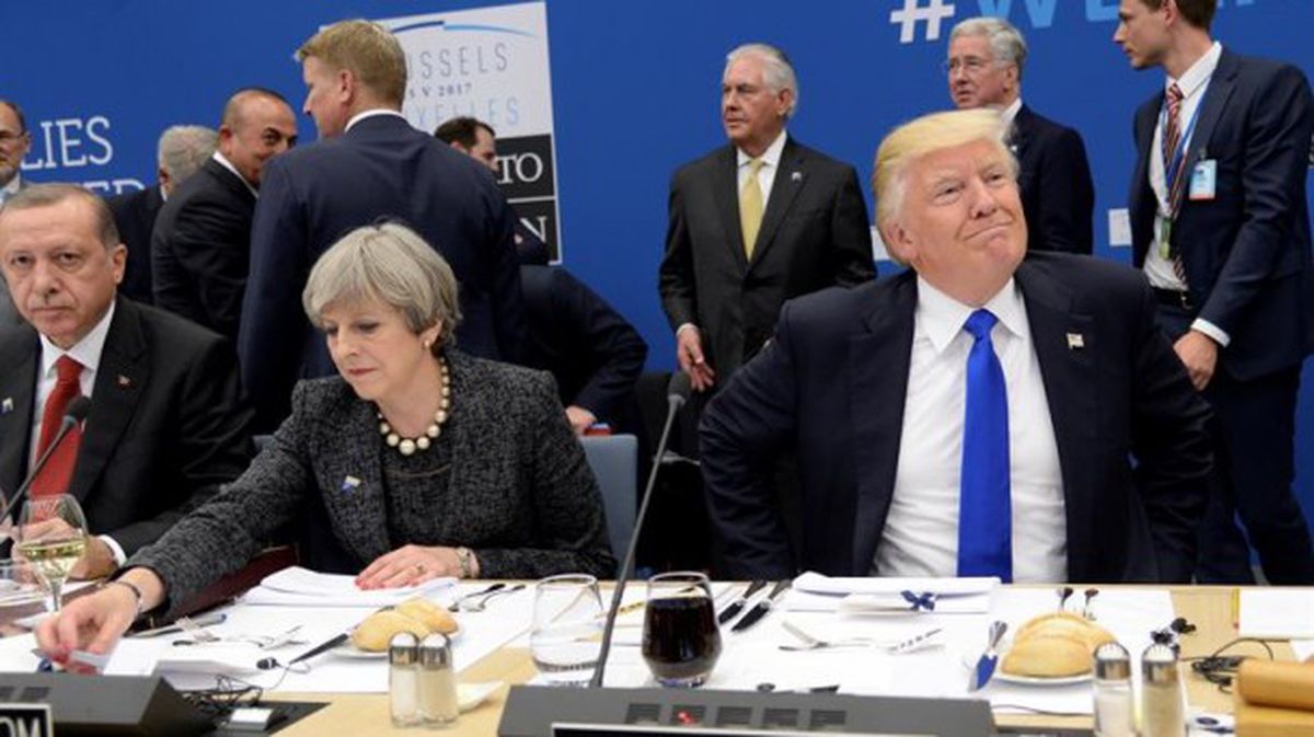 May y Trump, durante la reunión de la OTAN en Bruselas. Foto: Efe