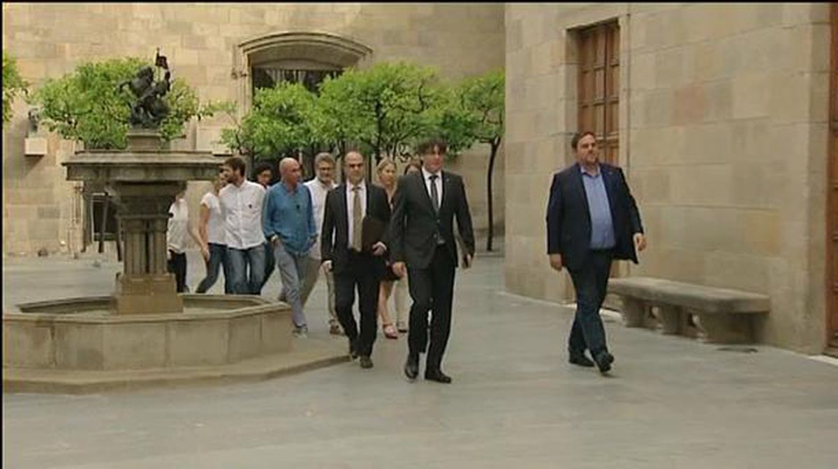Reunión de los partidos favorables al referéndum en la Generalitat. Foto: EFE