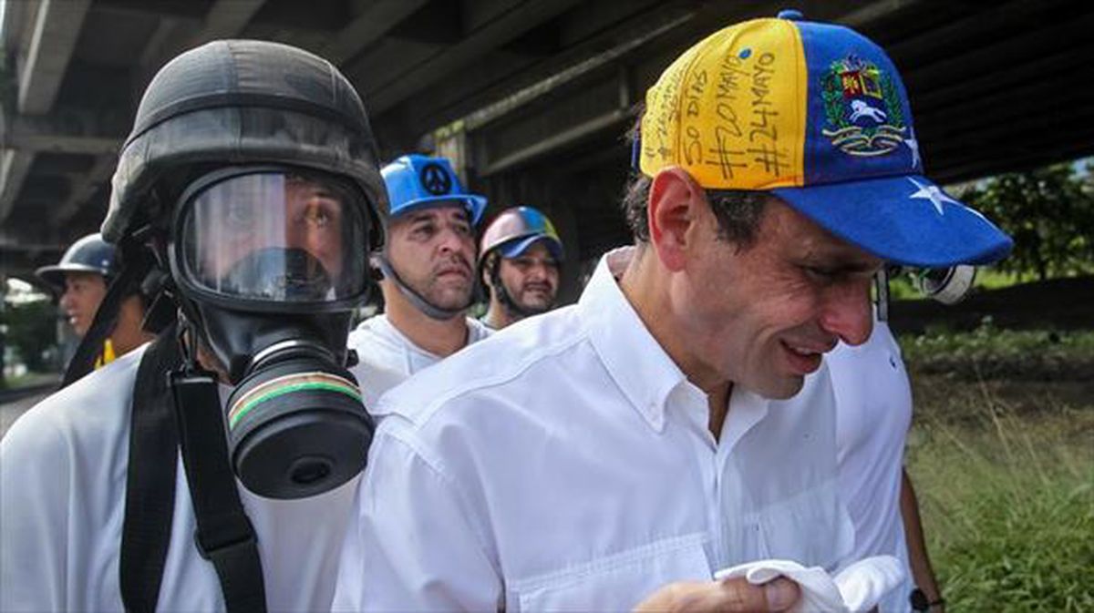 Capriles zaurituta, bere taldearen aurkako 'enboskada' batean