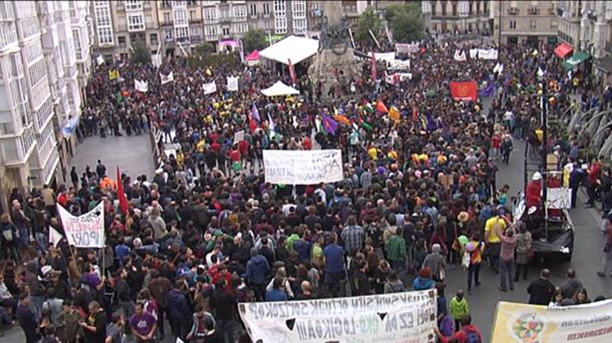 Miles de personas apoyan en Gasteiz el proyecto de Errekaleor