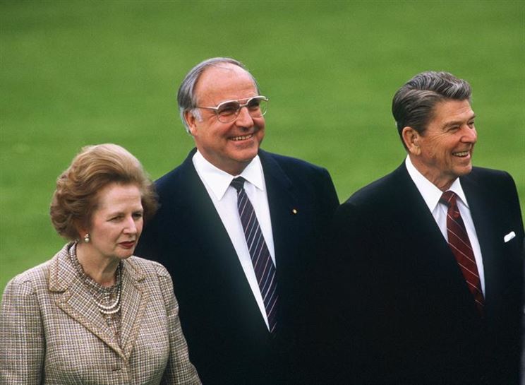 Helmut Kohl, Margaret Thatcher eta Ronald Reaganekin 1985eko argazki batean. EFE