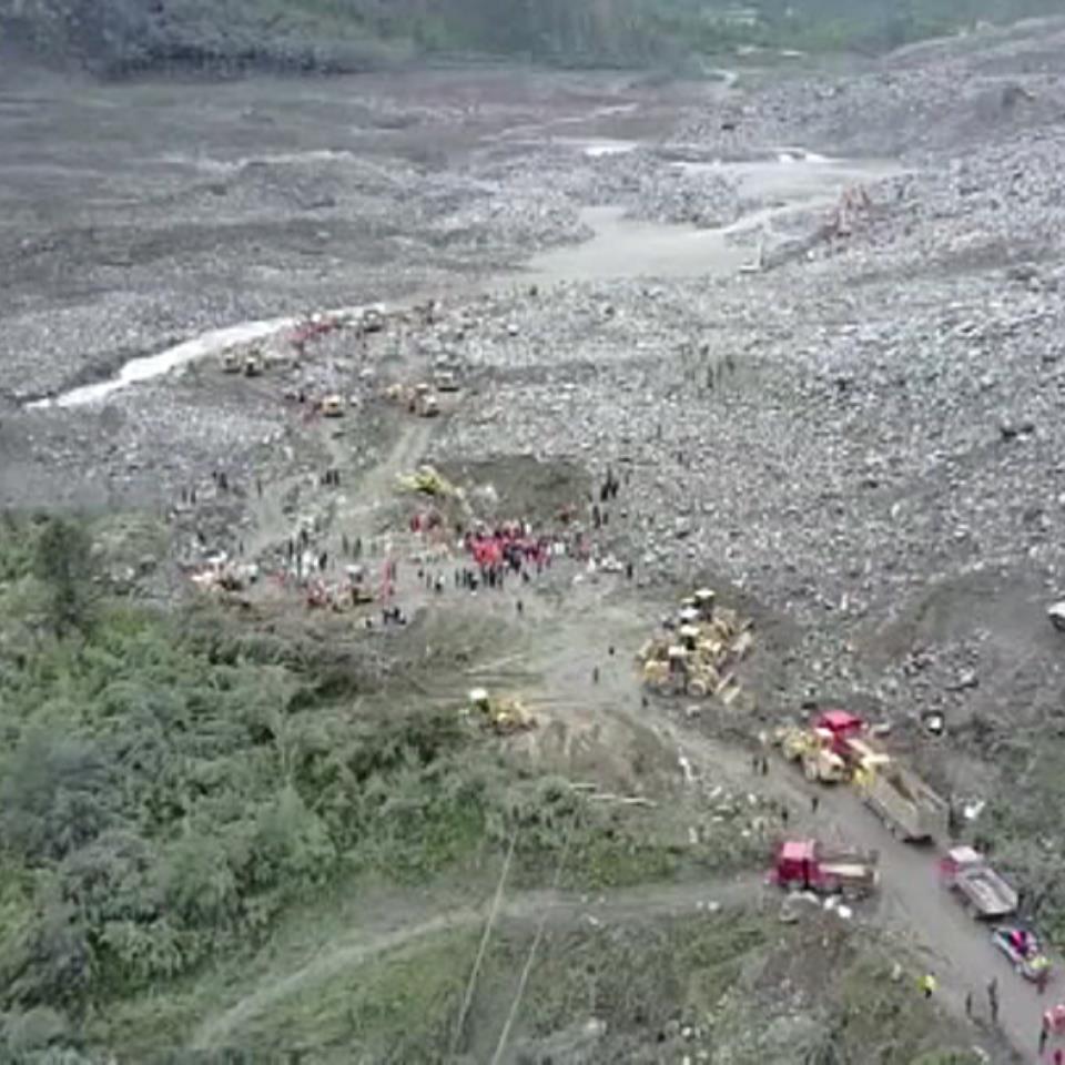 40 casas han quedado cubiertas de tierra en Sichuan. Foto: EFE