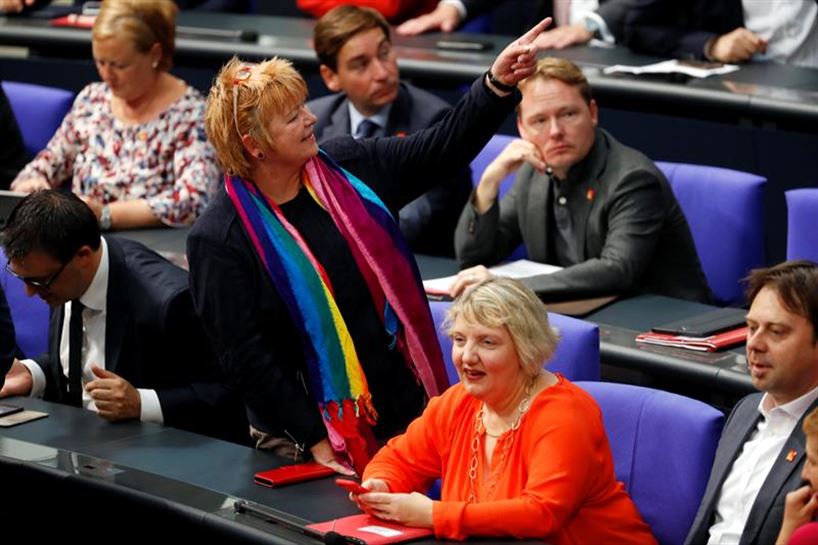 Homosexualen arteko ezkontzak legeztatzea onartu du Alemaniako Parlamentuak