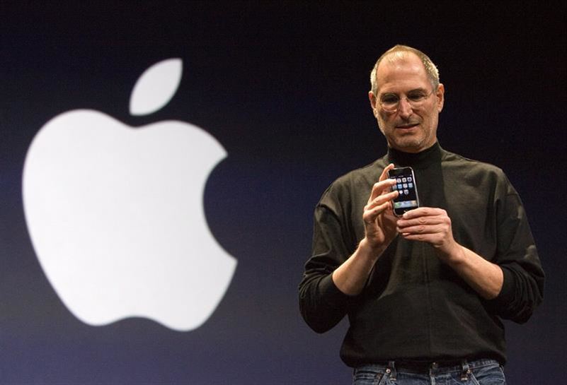 Steve Jobs durante la presentación del primer iPhone el 9 de junio de 2007. Foto: EFE