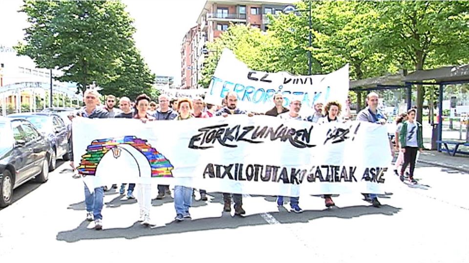 Cientos de vecinos se han manifestado en Errenteria. Foto: EiTB