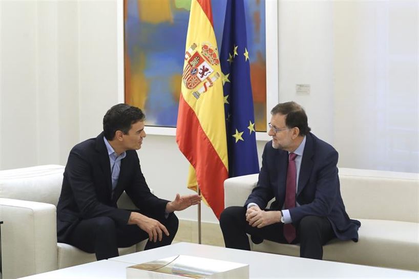 Pedro Sanchez eta Mariano Rajoy Moncloa Jauregian. Artxiboko argazkia: EFE