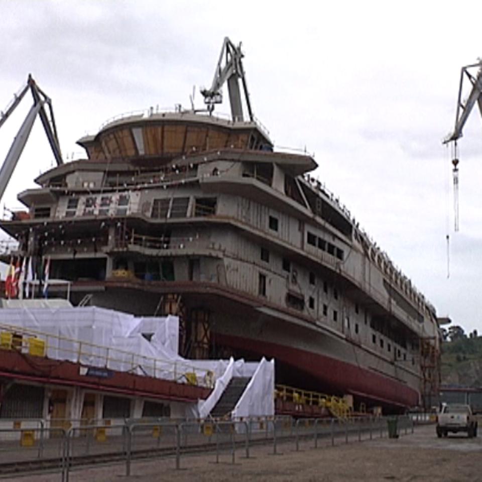 Un barco en construcción en el astillero de La Naval. Foto: EiTB.