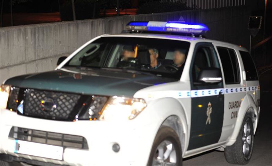 La Guardia Civil traslada a Ángel María Villar. Foto: EFE