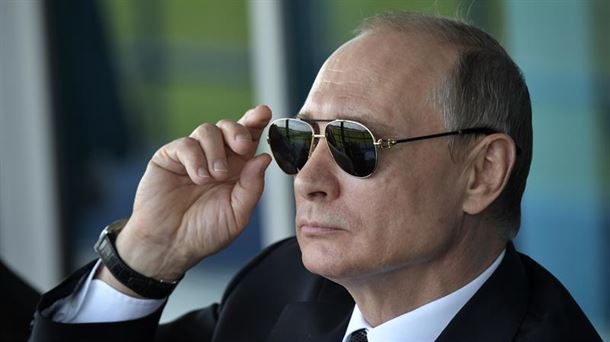 Vladimir Putin: espioitzan aritu izandako motozalea 