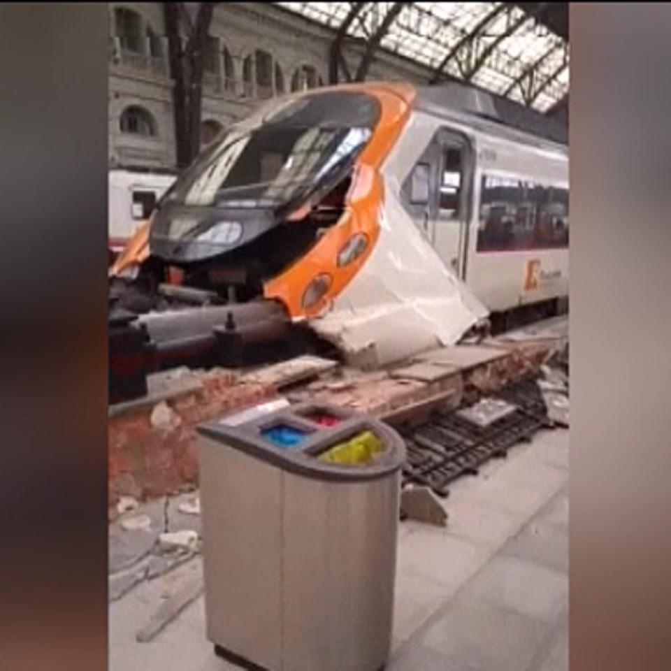 54 heridos en un accidente de tren en Barcelona