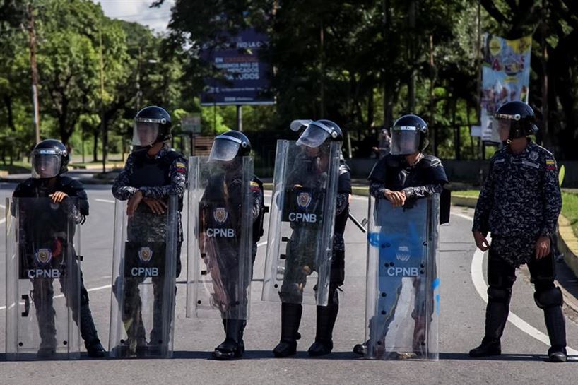 El Ejército de Venezuela reduce a los militares rebeldes