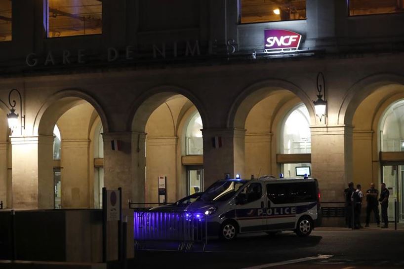 La Policía francesa declara el fin del incidente en la estación de Nimes. efe